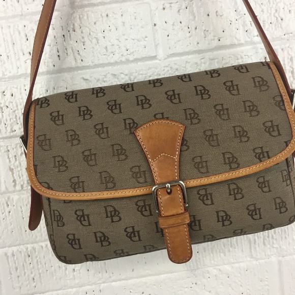 Dooney & Bourke Handbags - Dooney & Bourke signature shoulder bag